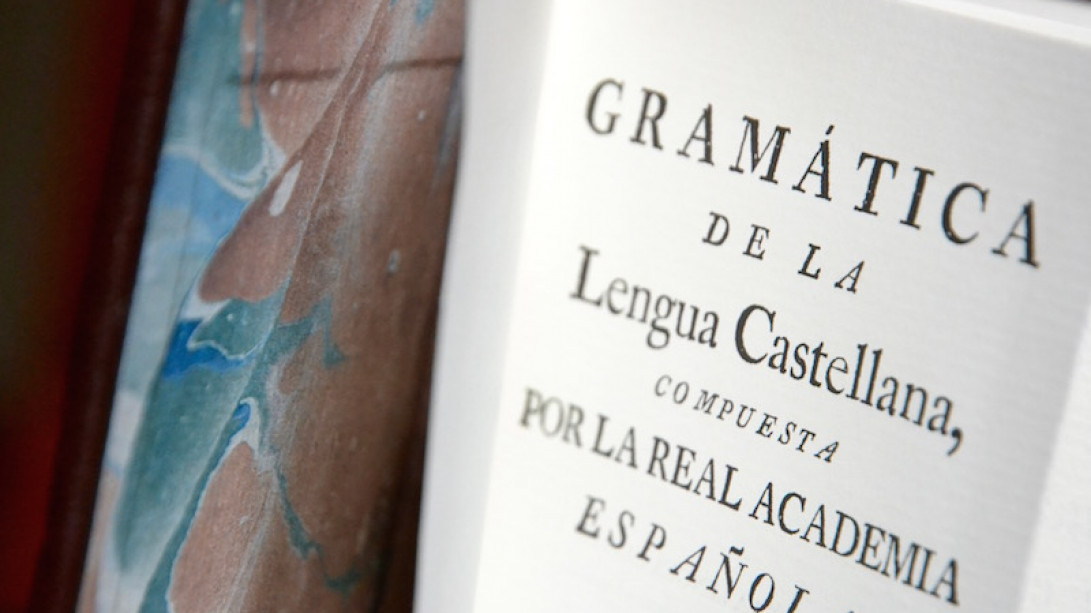 La primera gramática académica se publicó en 1771.