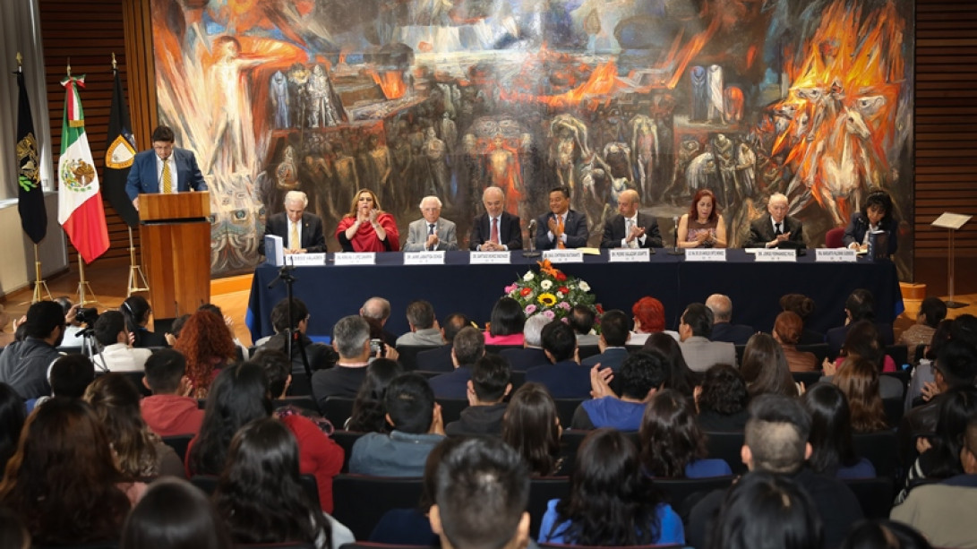 Entre los asistentes estuvieron juristas mexicanos que colaboraron en el diccionario. Foto: UNAM.