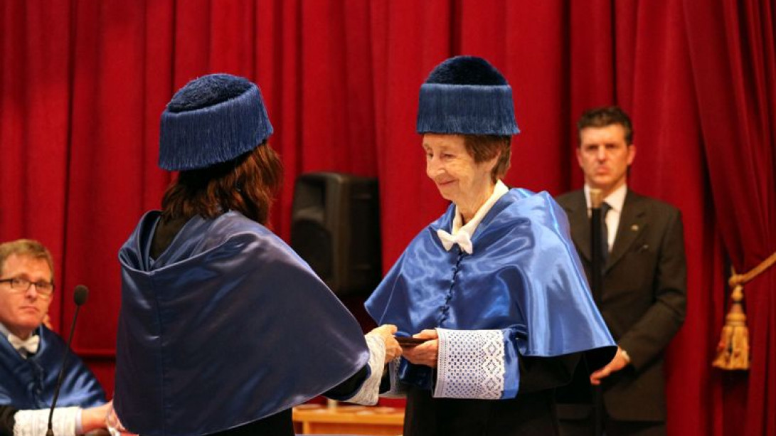 Margarita Salas recibe el doctorado «honoris causa» por la Universidad de Burgos. Foto: Gabinete de Comunicación de la UBU.