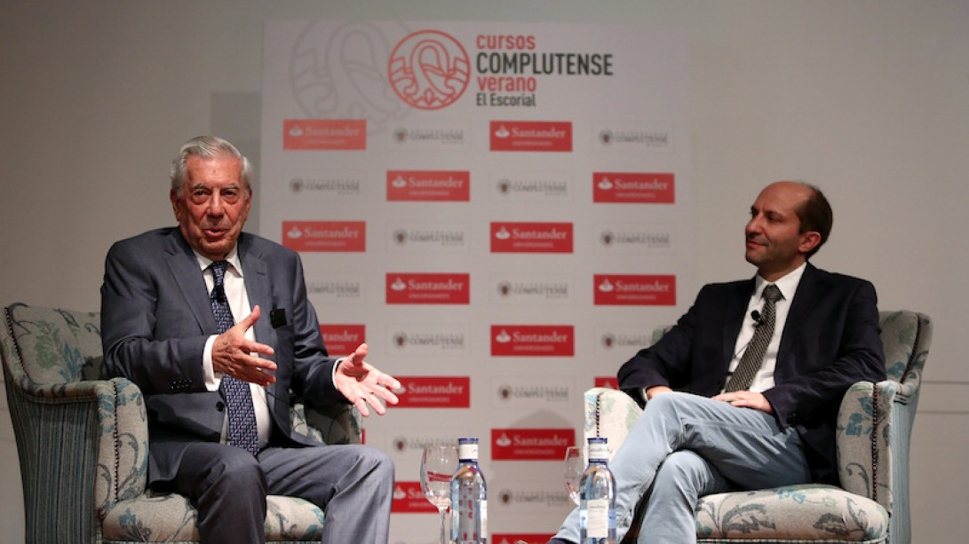 Vargas Llosa durante su diálogo con Carlos Granés.
