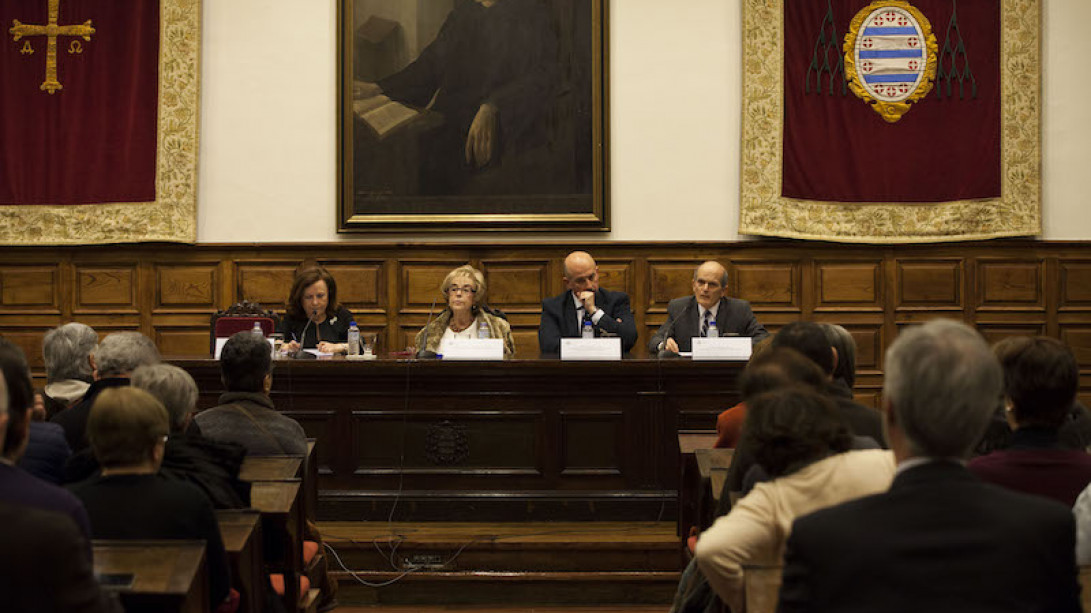 Aurora Egido durante su conferencia en la Cátedra Alarcos. Foto. Universidad de Oviedo.