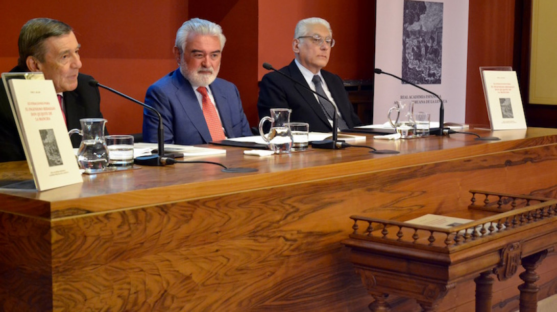 De izquierda a derecha: Rafael Roncagliolo Orbegoso, embajador de Perú en España; Darío Villanueva, director de la Real Academia Española, y Ricardo Silva-Santisteban, presidente de la Academia Peruana de la Lengua.