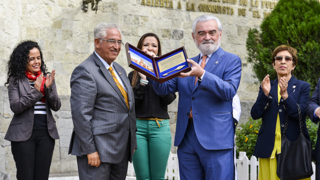 Darío Villanueva compartió la distinción con las academias de ASALE. Foto: UTPL.