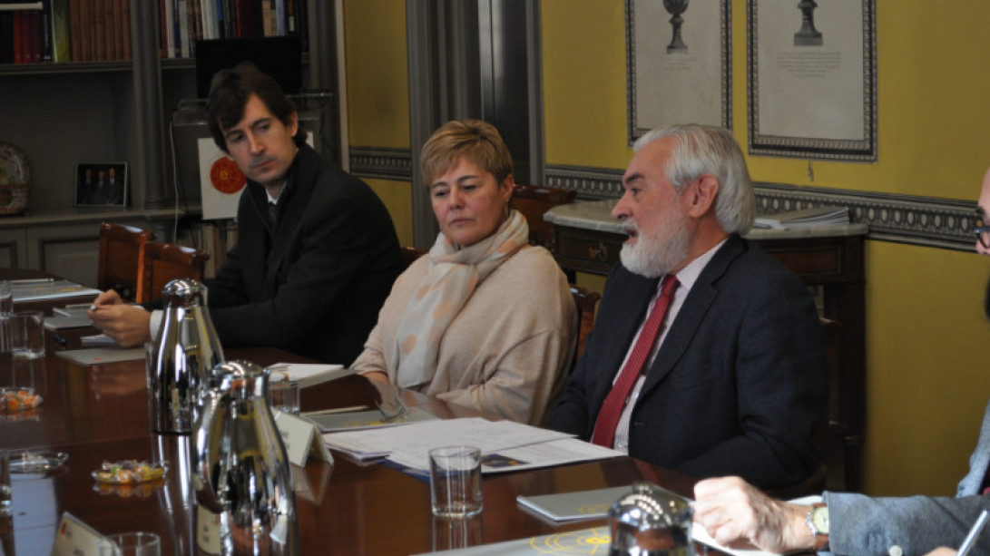 Reunión con los investigadores del Real Instituto Elcano.