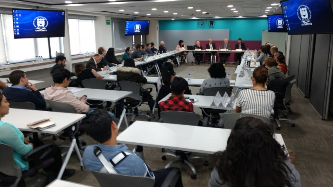 Los investigadores del Instituto de Investigaciones Jurídicas se han mostrado muy interesados durante el coloquio: Foto: IIJ, UNAM.