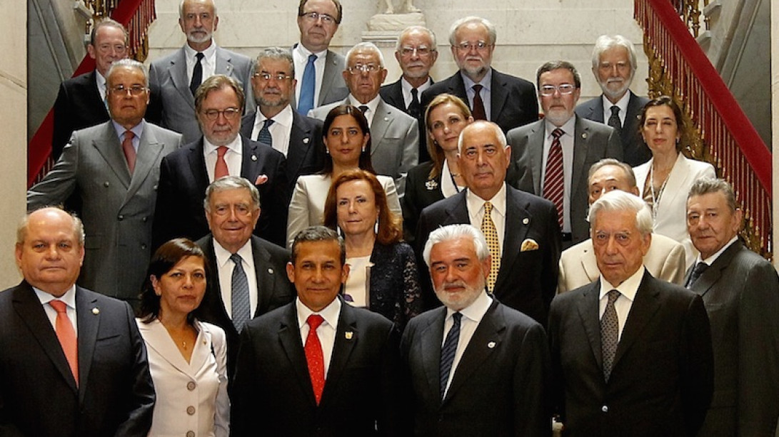 El presidente del Perú con los académicos españoles.