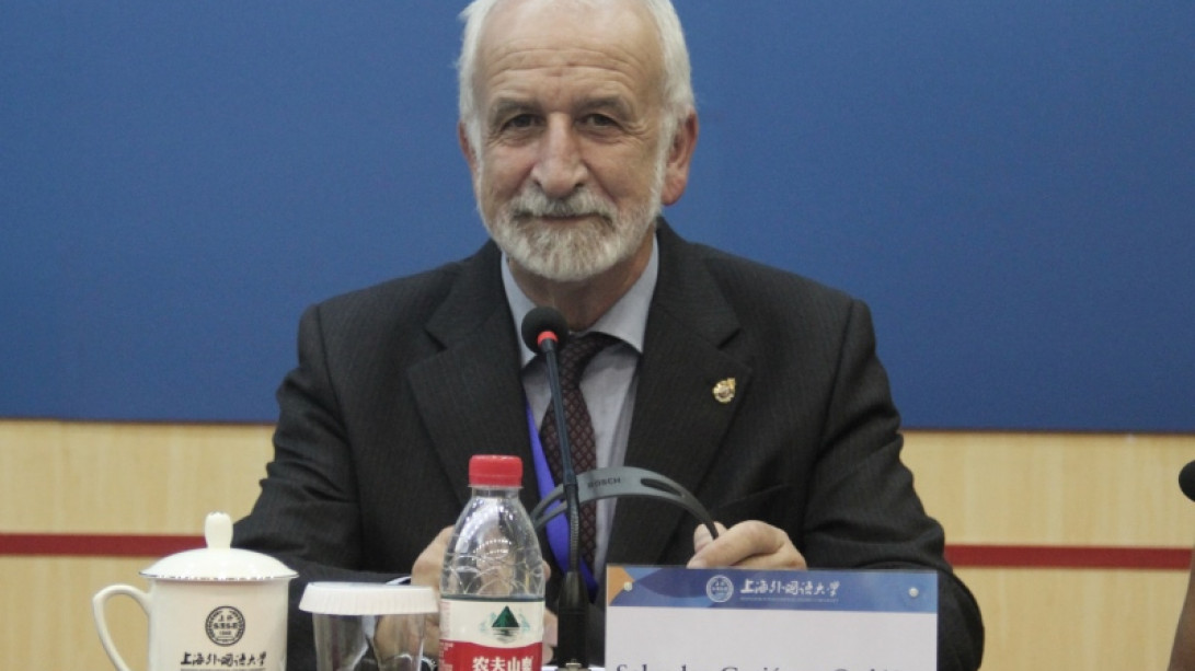 Salvador Gutiérrez Ordóñez expuso sobre «La Real Academia Española ante la innovación».