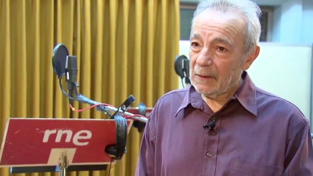 José Luis Gómez durante la grabación del «Quijote» en RNE.
