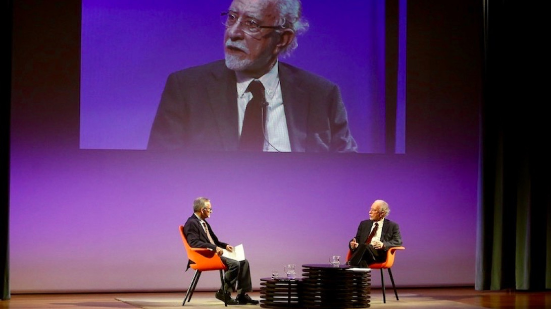 José María Merino con el profesor José Enrique Martínez. Foto: © Carmen Botán