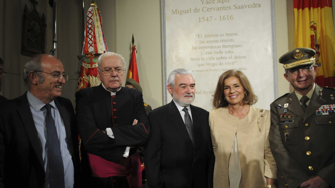 La alcaldesa de Madrid y el director de la RAE antes del inicio del acto.
