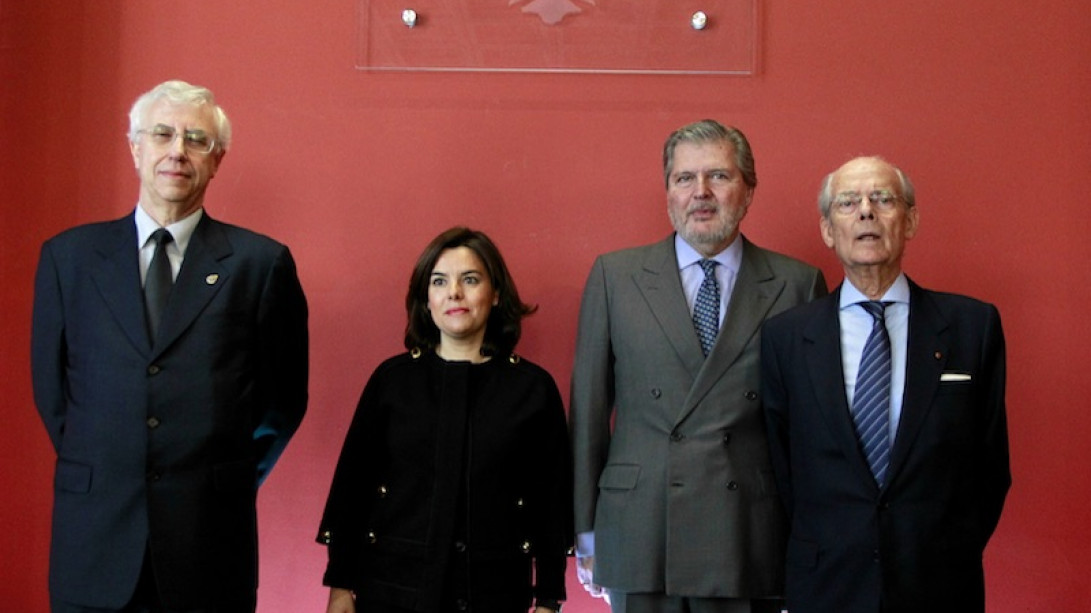 Participantes en el acto de presentación. De izquierda a derecha: José Manuel Sánchez Ron, Soraya Sáenz de Santamaría, Íñigo Méndez Vigo e Ignacio Buqueras.