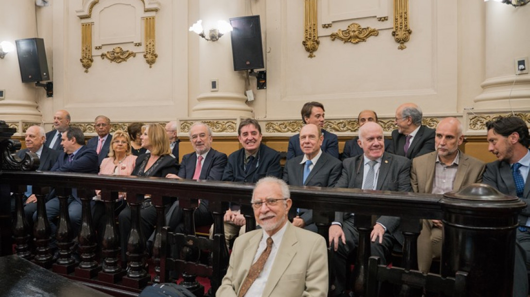 Los académicos en el acto de homenaje de la Legislatura de Córdoba al congreso.