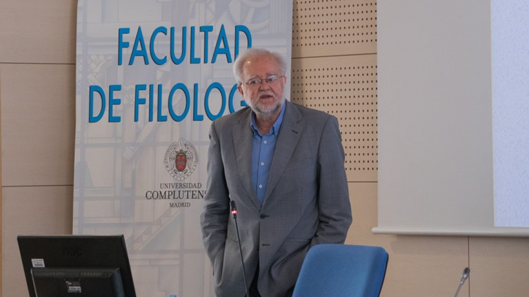 Ignacio Bosque durante su conferencia.