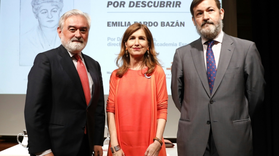 Darío Villanueva junto a Leticia Espinosa de los Monteros y Rafael Rodríguez-Ponga.