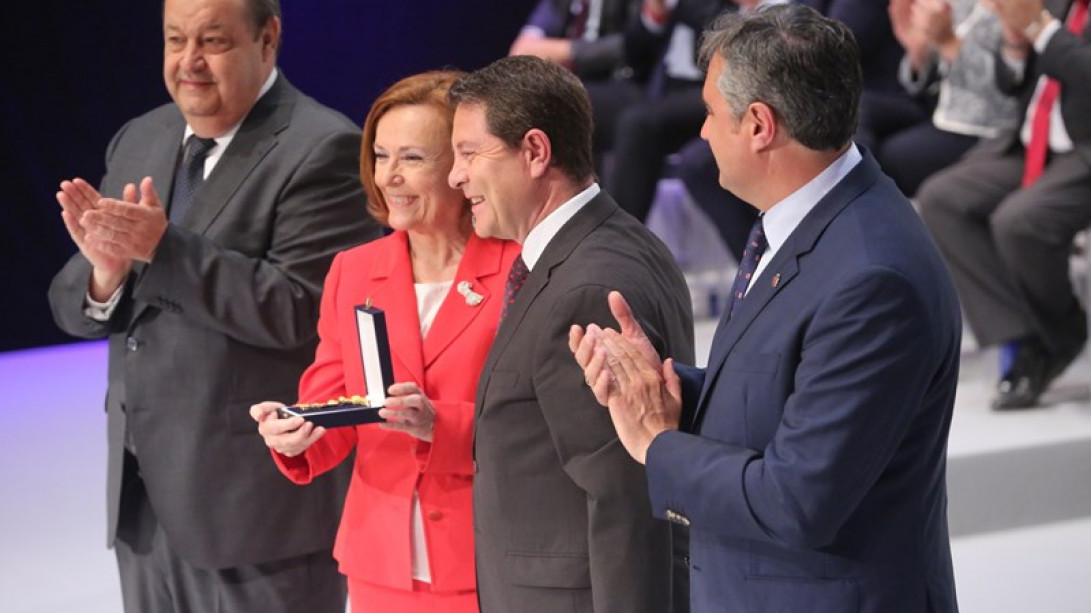 Aurora Egido recibe la Medalla de Oro de Castilla-La Mancha. Foto: Ignacio López, JCCM.