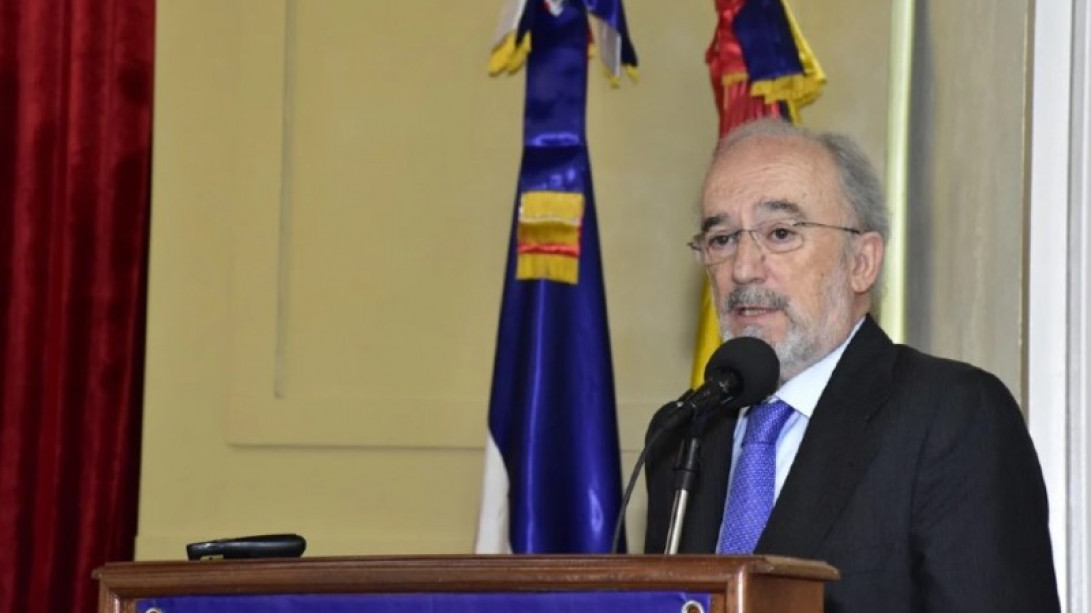 Santiago Muñoz Machado presenta el «Diccionario panhispánico del español jurídico» en República Dominicana (foto: Academia Dominicana de la Lengua) 