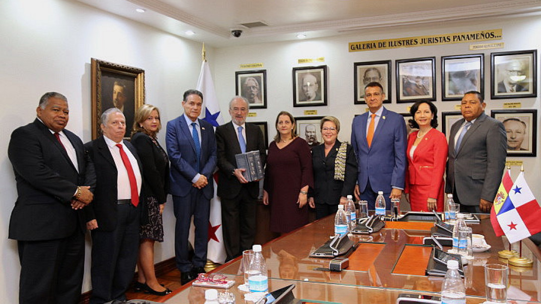 Santiago Muñoz Machado se reunió con la magistrada Ángela Russo, presidenta encargada de la Corte Suprema de Justicia (foto: Oscar Morán) 