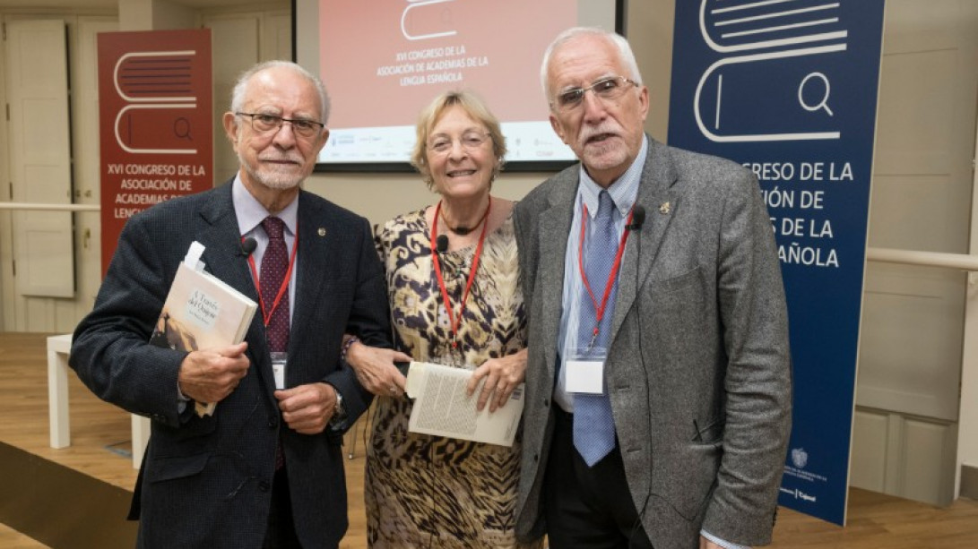 José María Merino, Soledad Puértolas y Luis Mateo Díez, en el foro «Recuerdo y escritura» (foto: RAE).