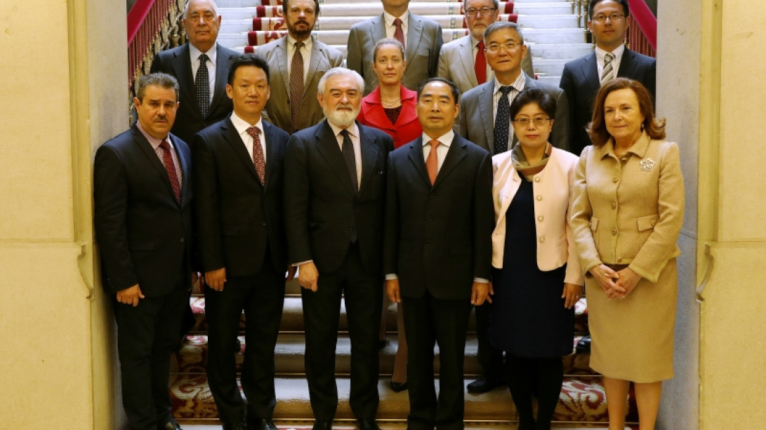 Foto de familia con la delegación de la Universidad de Estudios Internacionales de Shanghái, junio de 2018.