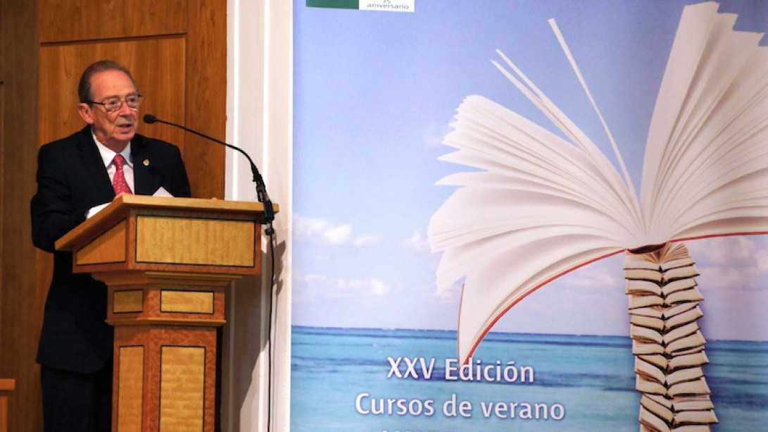 El director de la RAE en la inauguración de los cursos de la UNED, en Ávila.