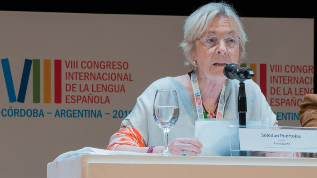 Soledad Puértolas durante su conferencia en el VIII CILE.