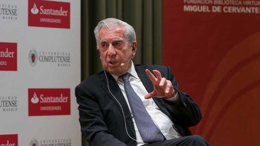 Mario Vargas Llosa durante su diálogo con Carlos Granés.
