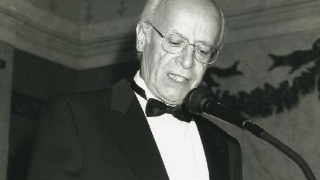 Lectura del discurso de ingreso de Emilio Lledó, el 27 de noviembre de 1994. Fototeca de ABC.