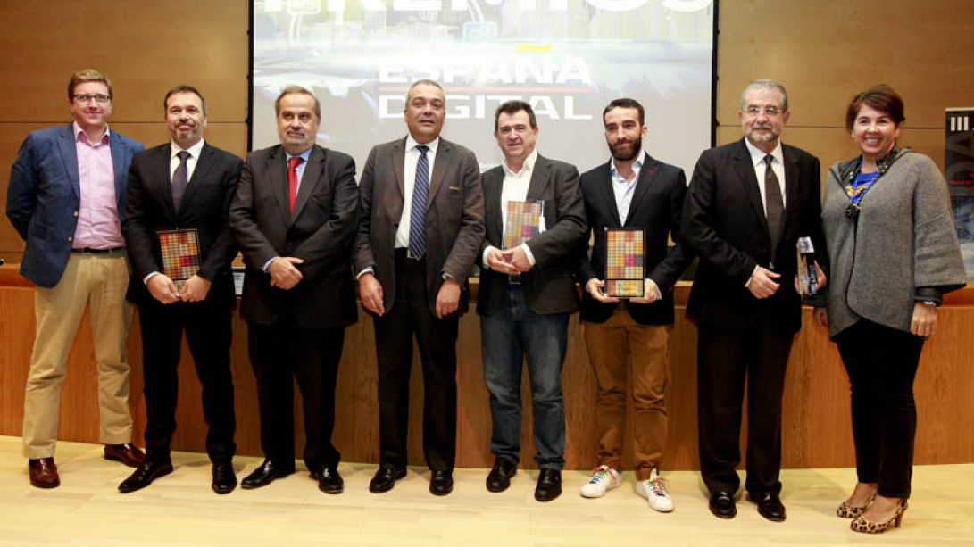 Foto de familia con los galardonados con el Premio España Digital.