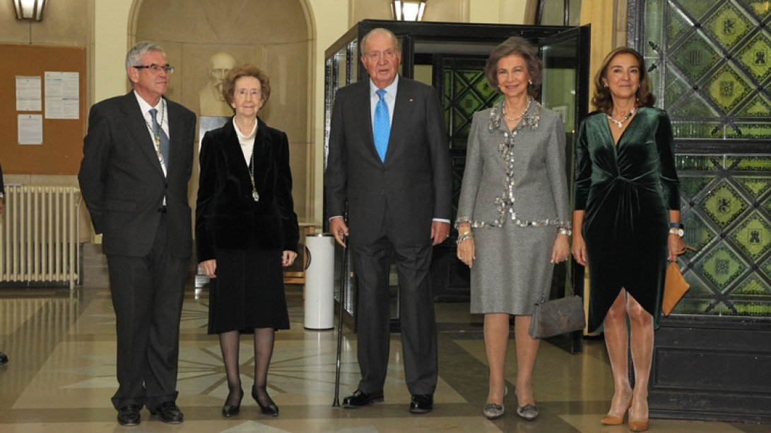 Los reyes don Juan Carlos y doña Sofía junto a Margarita Salas. © Casa de S. M. el Rey.
