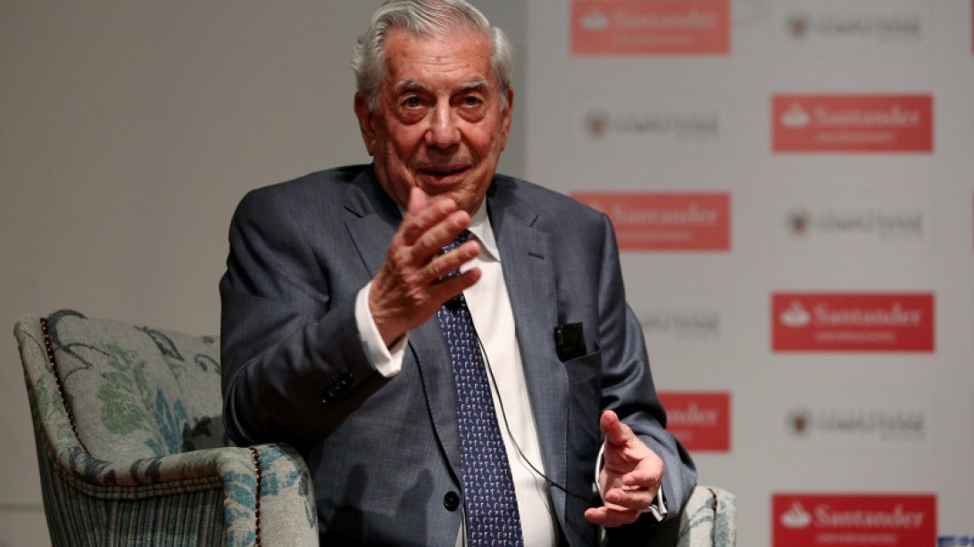 Mario Vargas Llosa durante su conferencia sobre Borges.