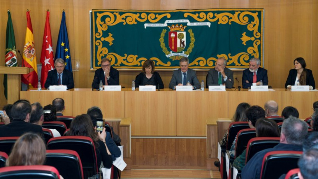 El acto se ha celebrado en el aula magna de la Facultad de Derecho de la UAM.