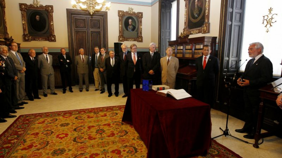 El director de la RAE ha dado la bienvenida al presidente del Perú.