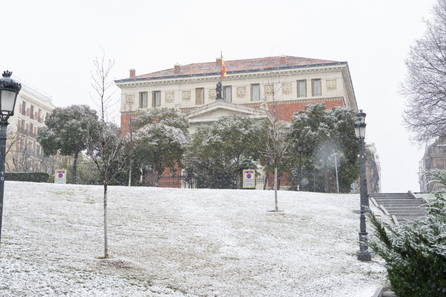 La Academia, bajo la nieve (foto: RAE)